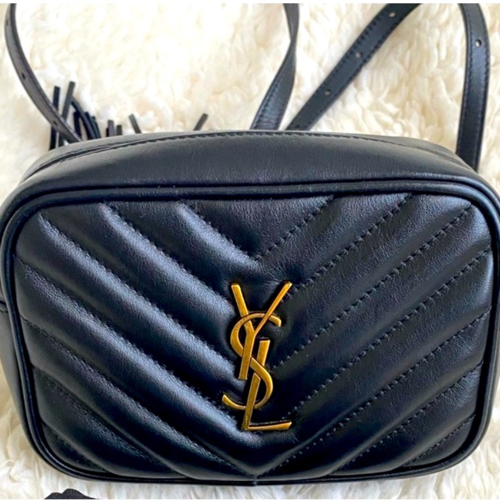 ✅💯Authentic Saint Laurent with COA CER Lou Leather Belt bag.